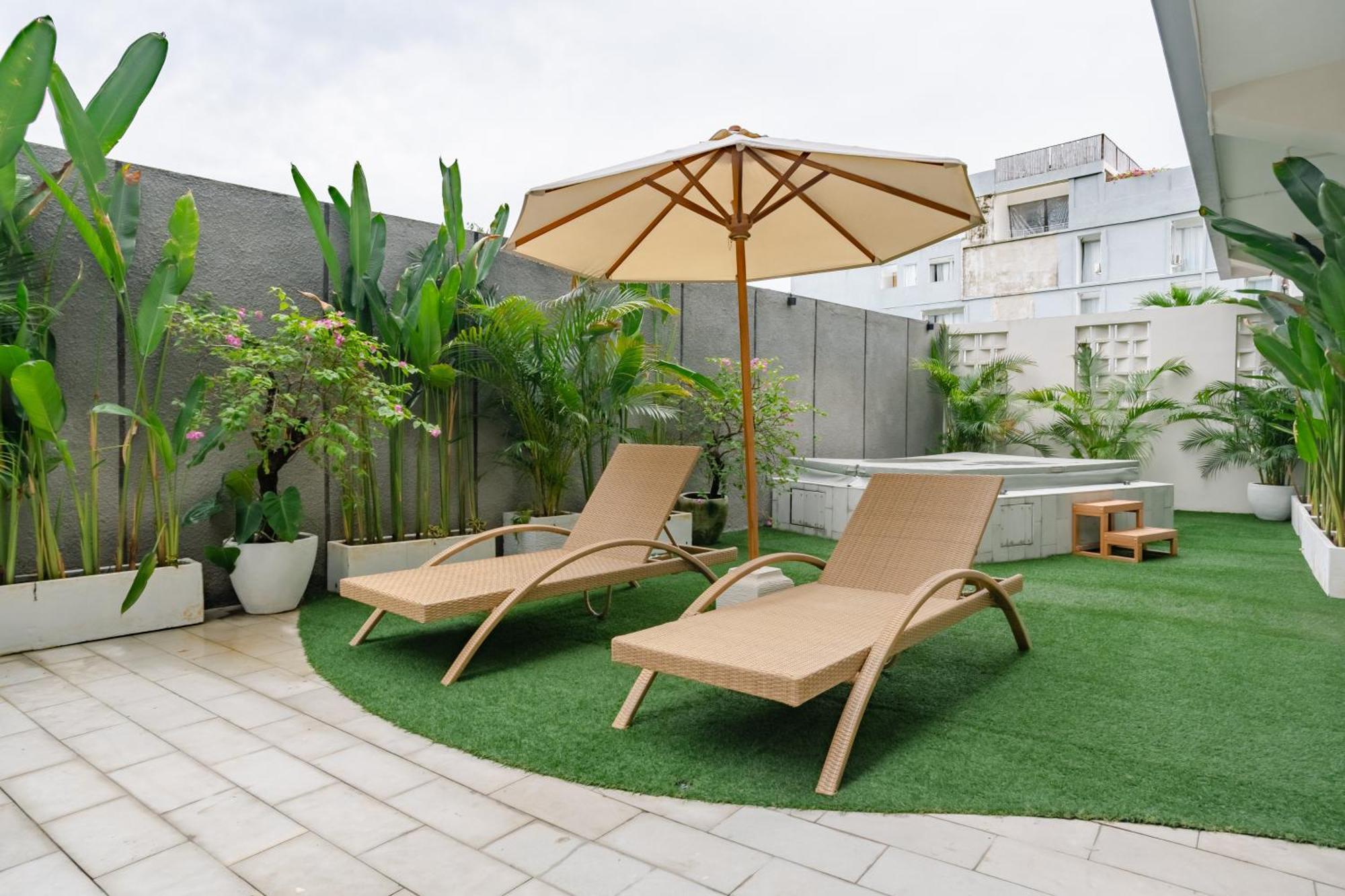 Bali Bustle Sunset Coliving And Coworking Space Legian  Exterior photo