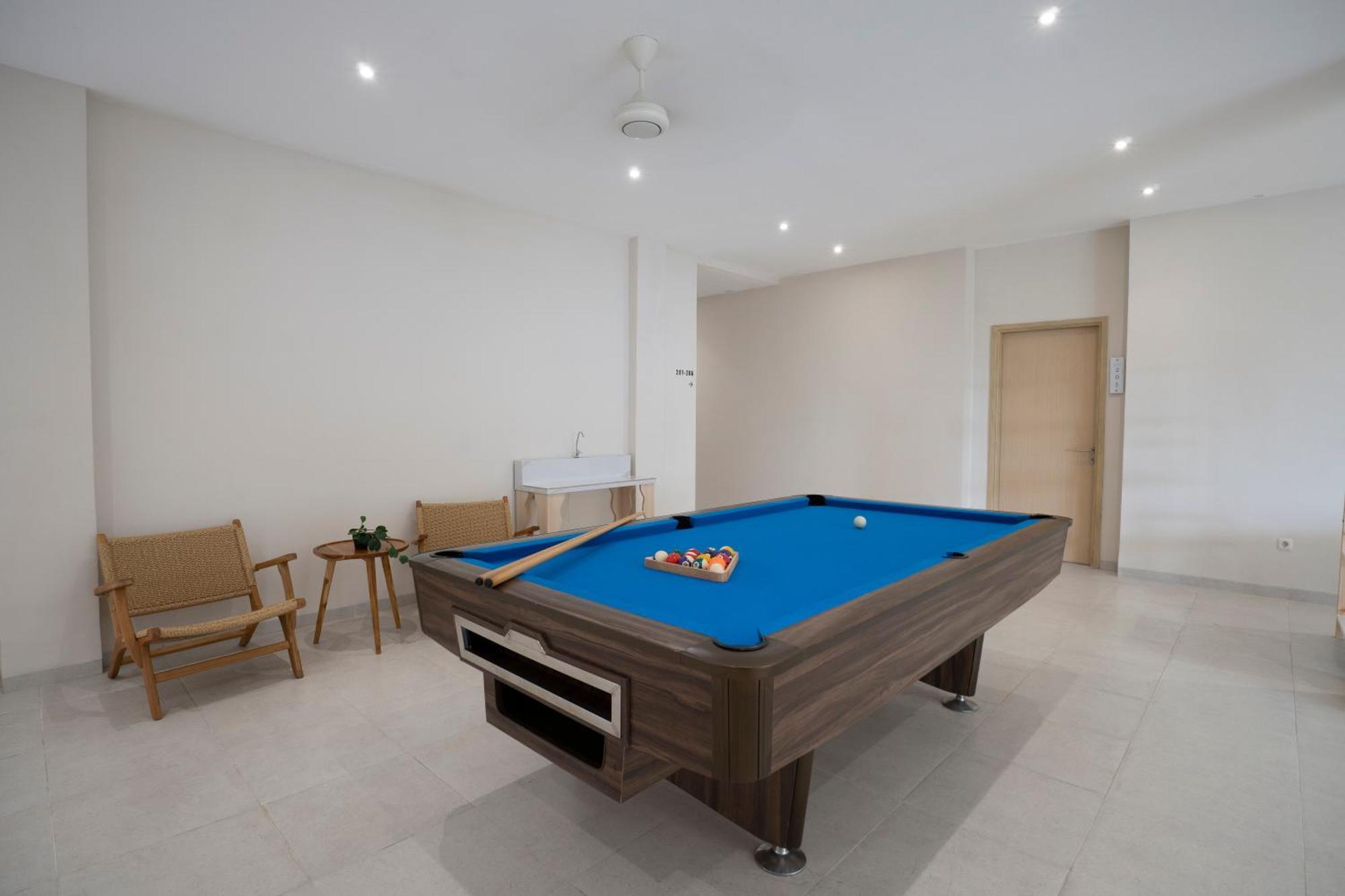 Bali Bustle Sunset Coliving And Coworking Space Legian  Exterior photo